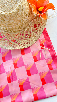 PAÑUELO GEO ROSADO 70x70