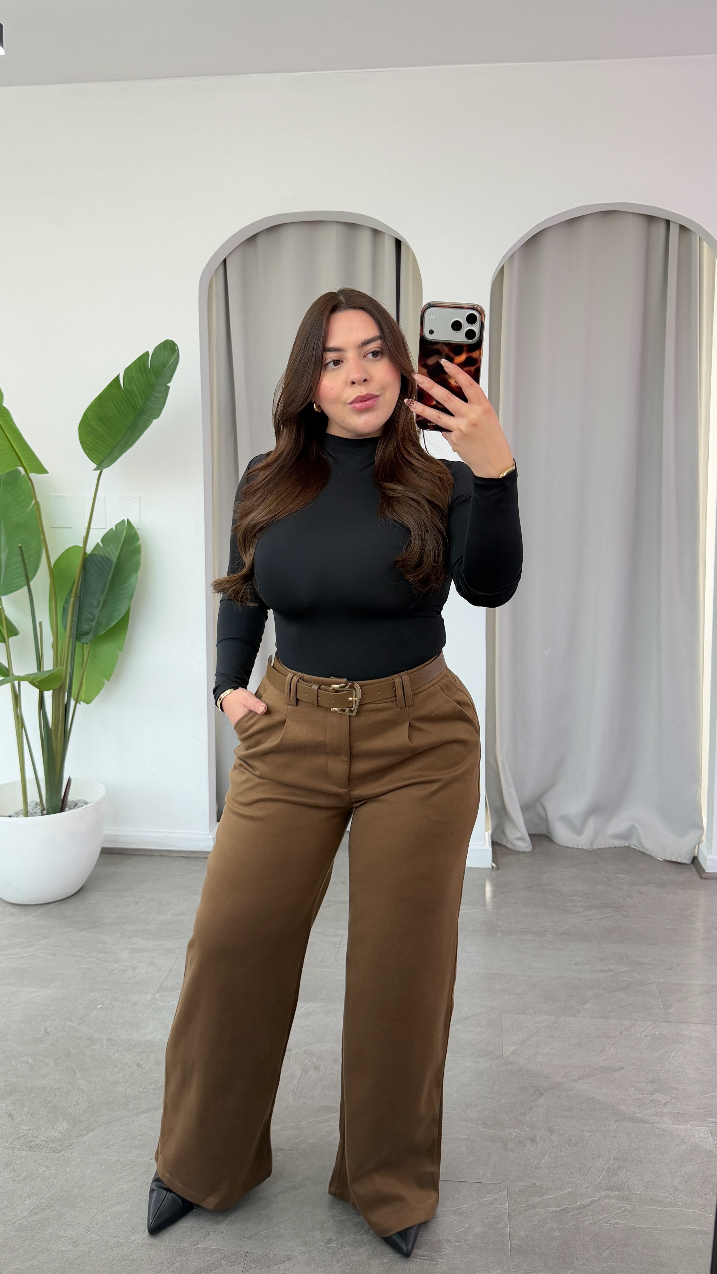 PANTALÓN SASTRERO CINTURÓN PAÑO