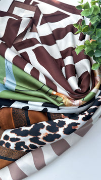 PAÑUELO ESTAMPADO 90X90