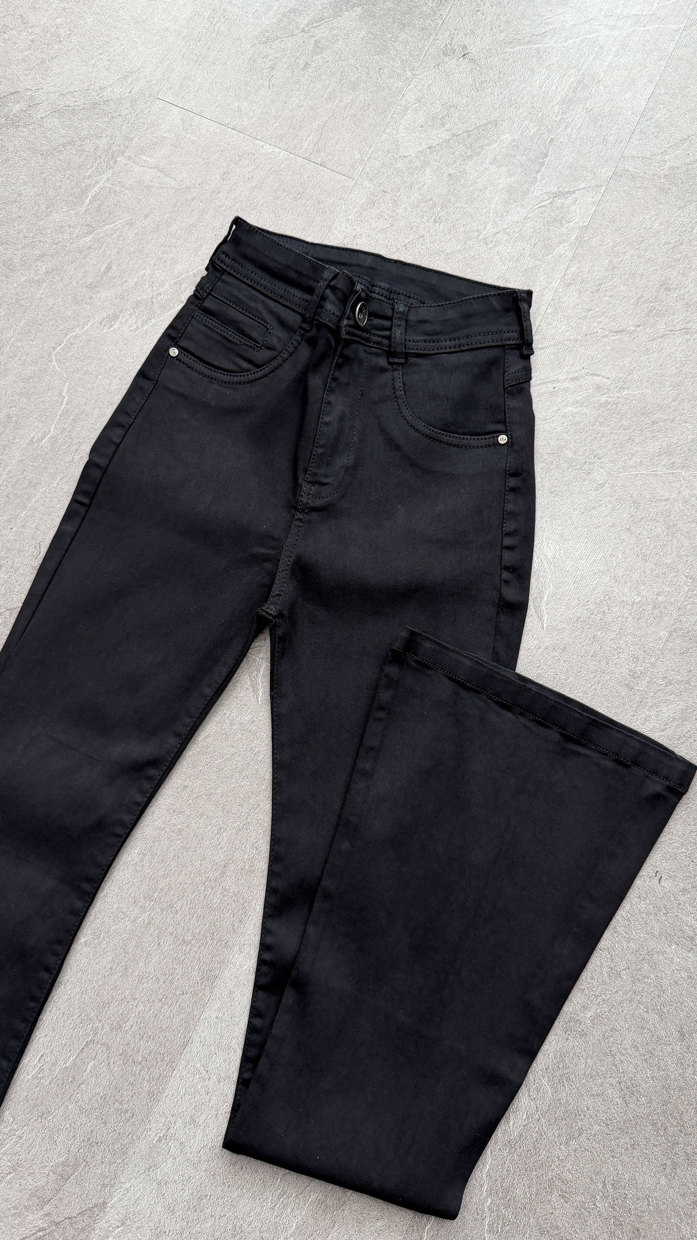 FLARE BÁSICO NEGRO FOR3T