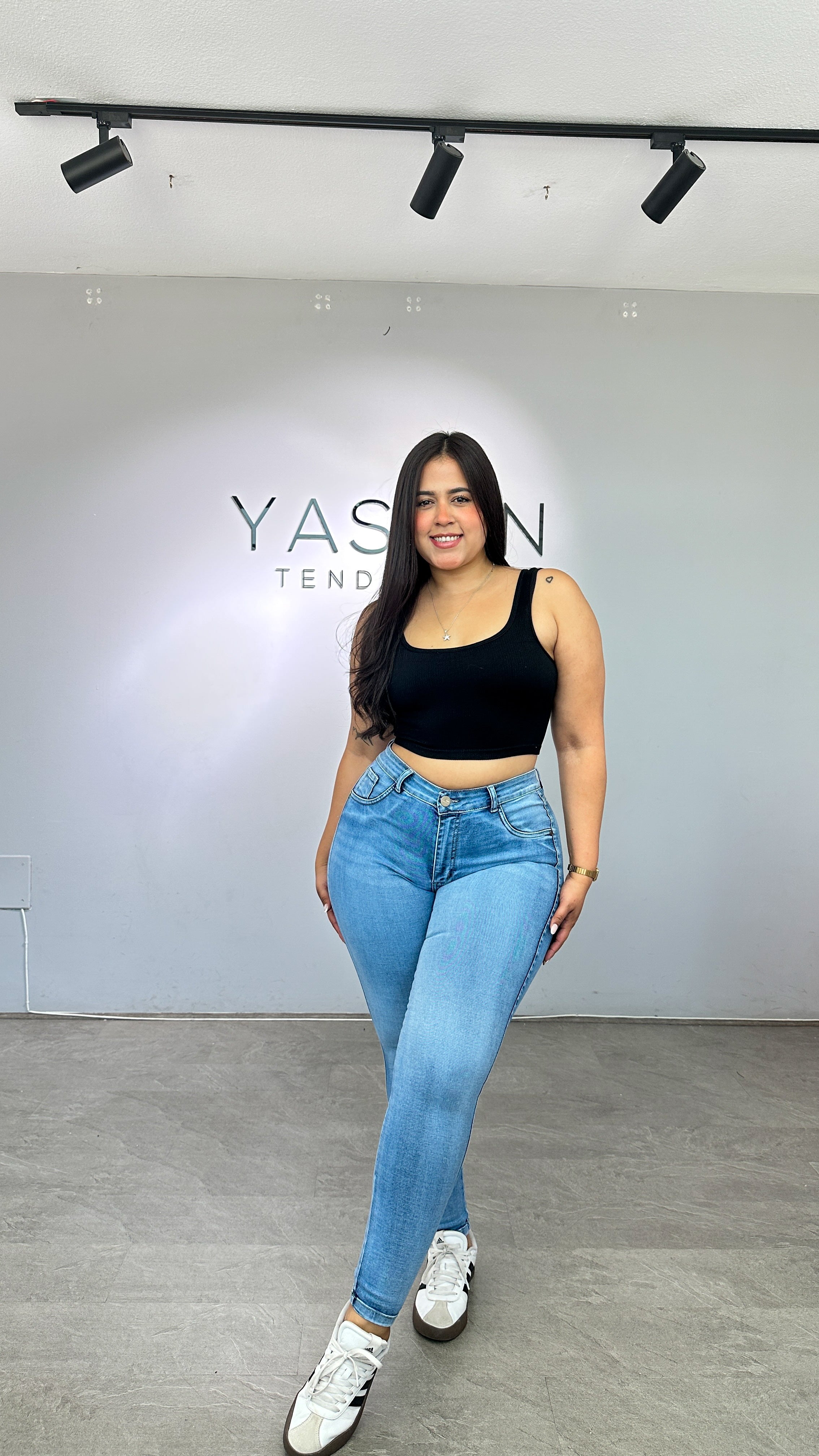 SKINNY CLÁSICO CELESTE x YASMIN TENDENCIA
