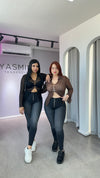 JEANS CONTROL DE ABDOMEN NEGRO FOCALIZADO