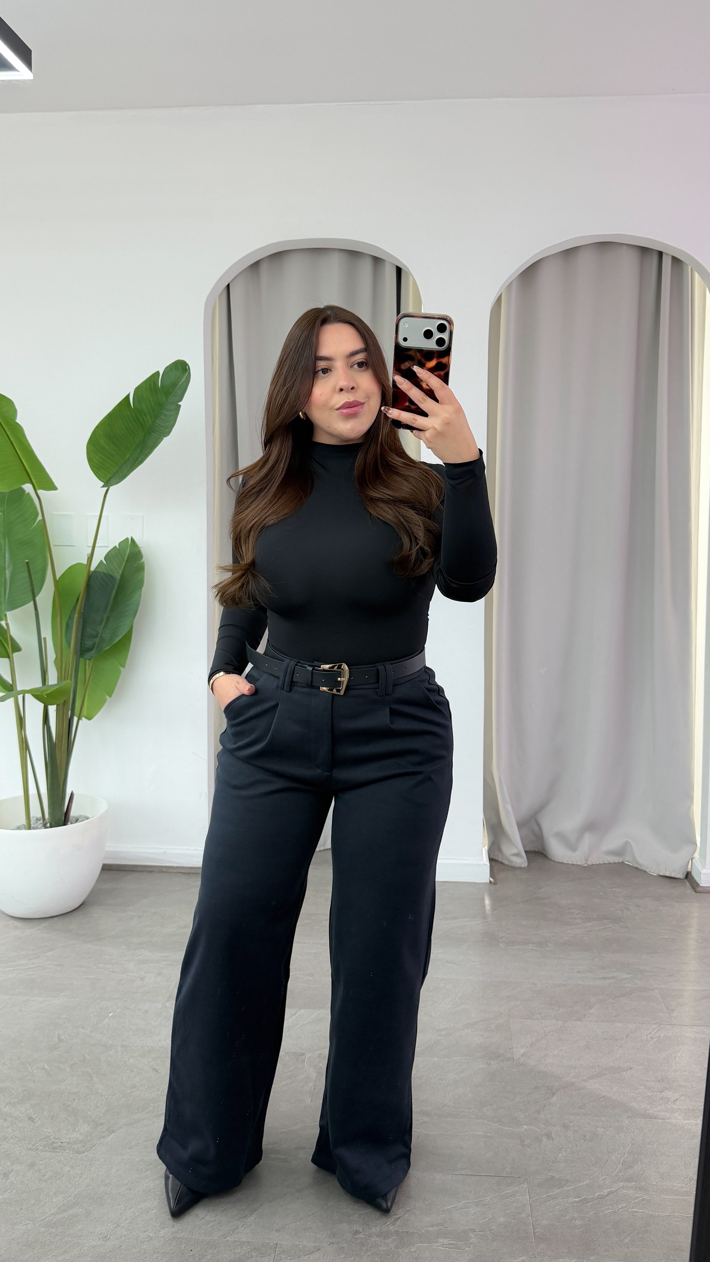 PANTALÓN SASTRERO CINTURÓN PAÑO