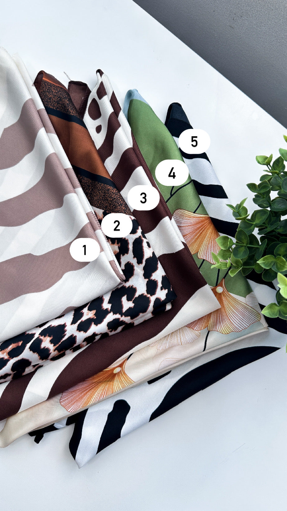 PAÑUELO ESTAMPADO 90X90