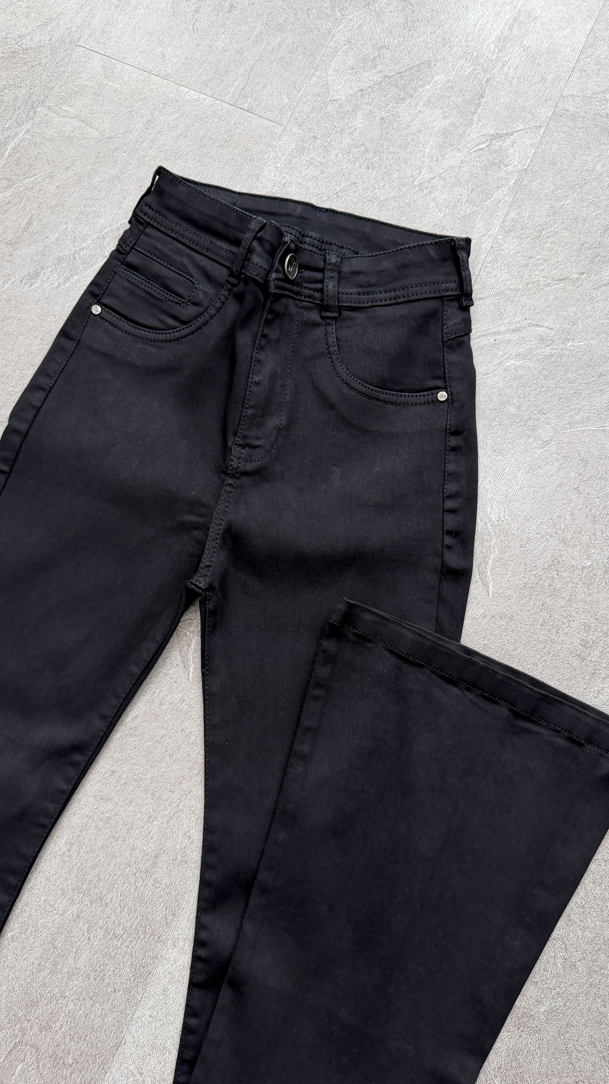 FLARE BÁSICO NEGRO FOR3T