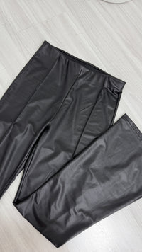 PANTS FLARE ECOCUERO (Sirve de 36 hasta 40/42 Max)