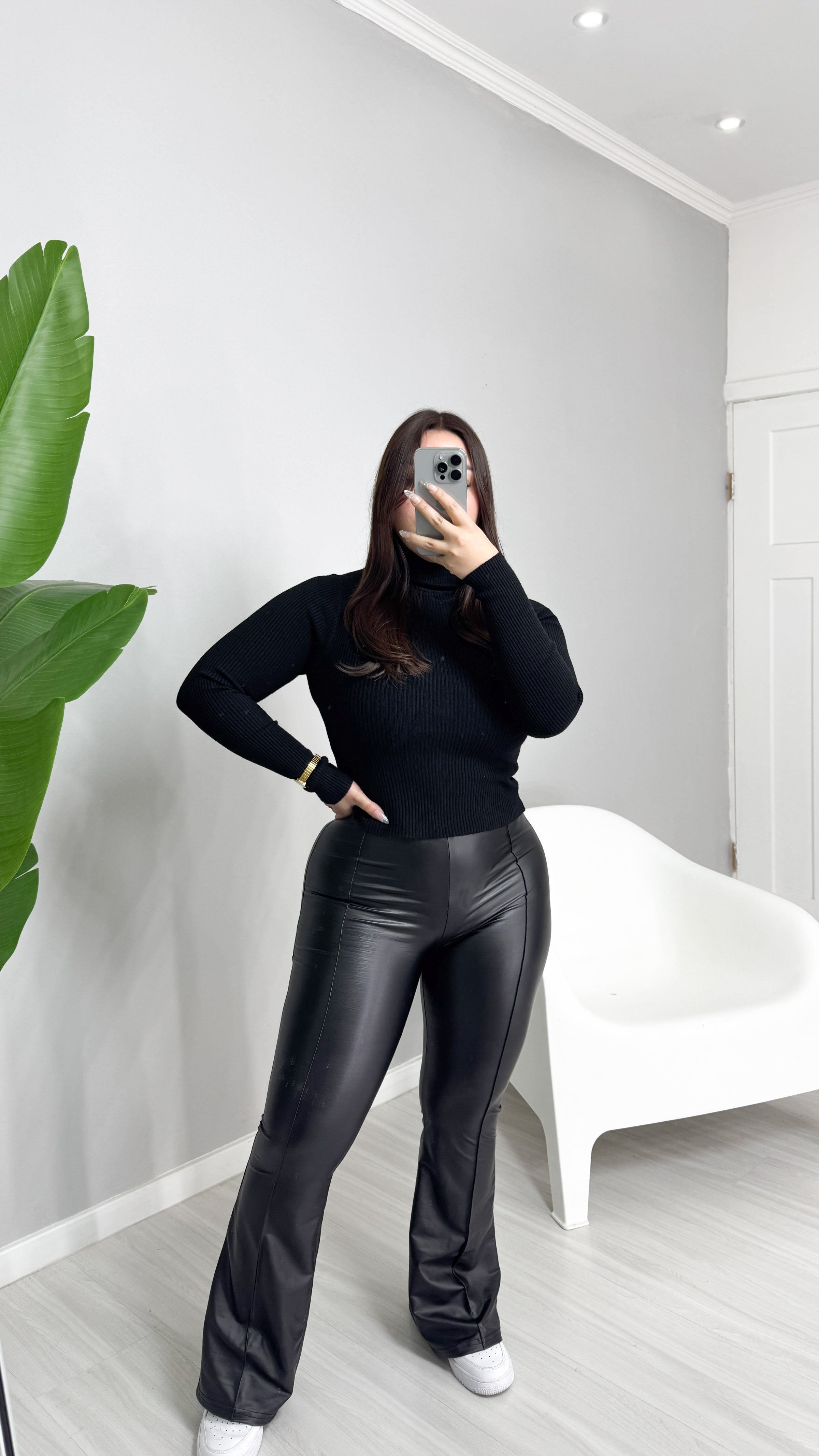 PANTS FLARE ECOCUERO (Sirve de 36 hasta 40/42 Max)