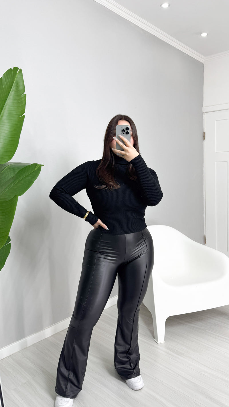 PANTS FLARE ECOCUERO (Sirve de 36 hasta 40/42 Max)