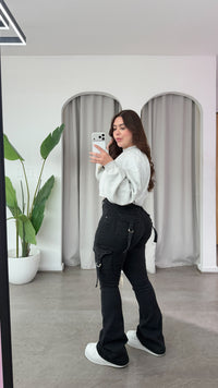 JEANS FLARE CARGO NEGRO