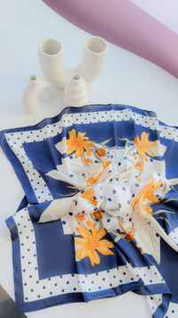 PAÑUELO FLOR PUNTOS 70x70