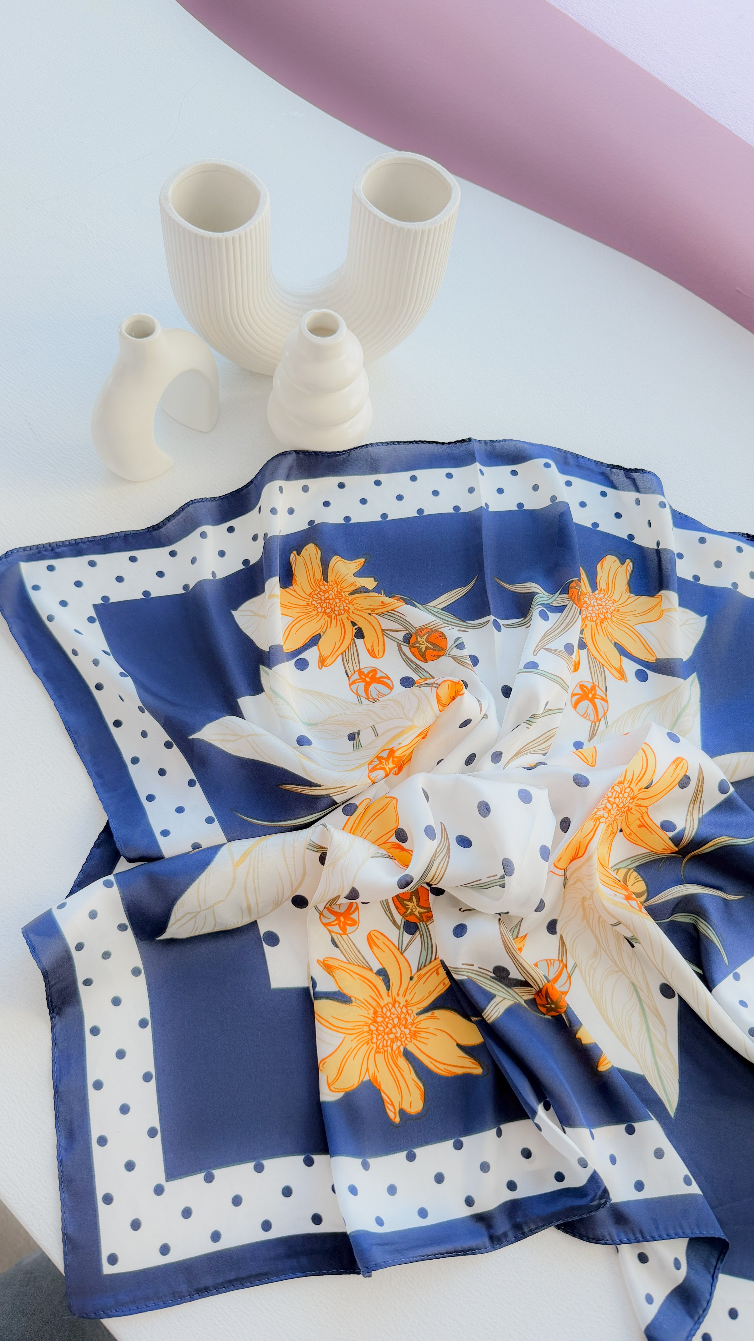 PAÑUELO FLOR PUNTOS 70x70