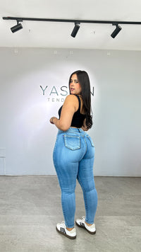 SKINNY CLÁSICO CELESTE x YASMIN TENDENCIA
