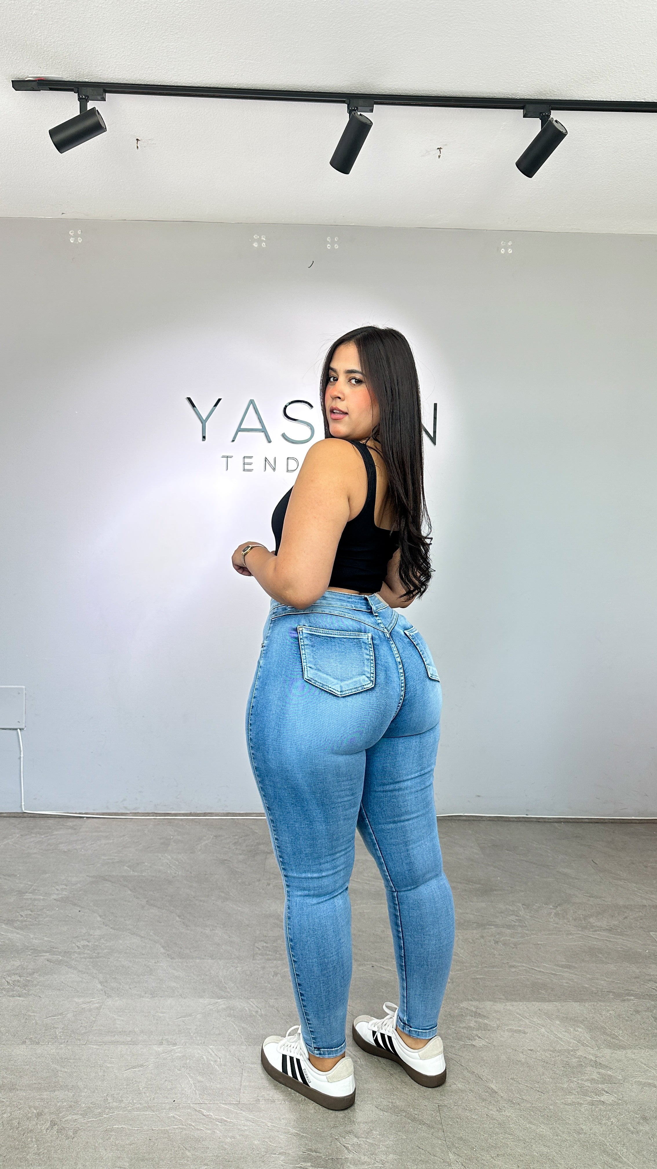 SKINNY CLÁSICO CELESTE x YASMIN TENDENCIA