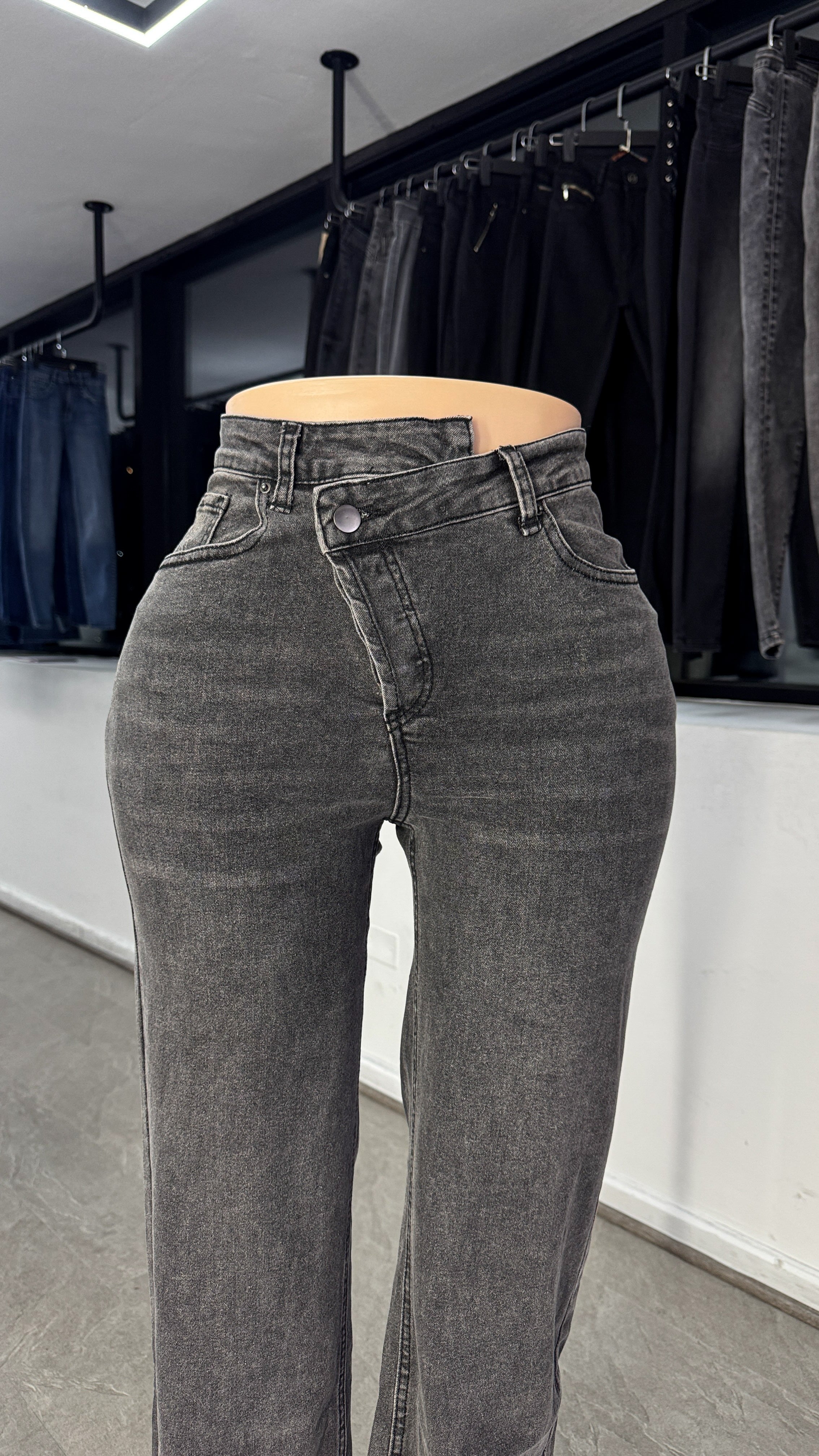 JEANS ASIMÉTRICO BLACK