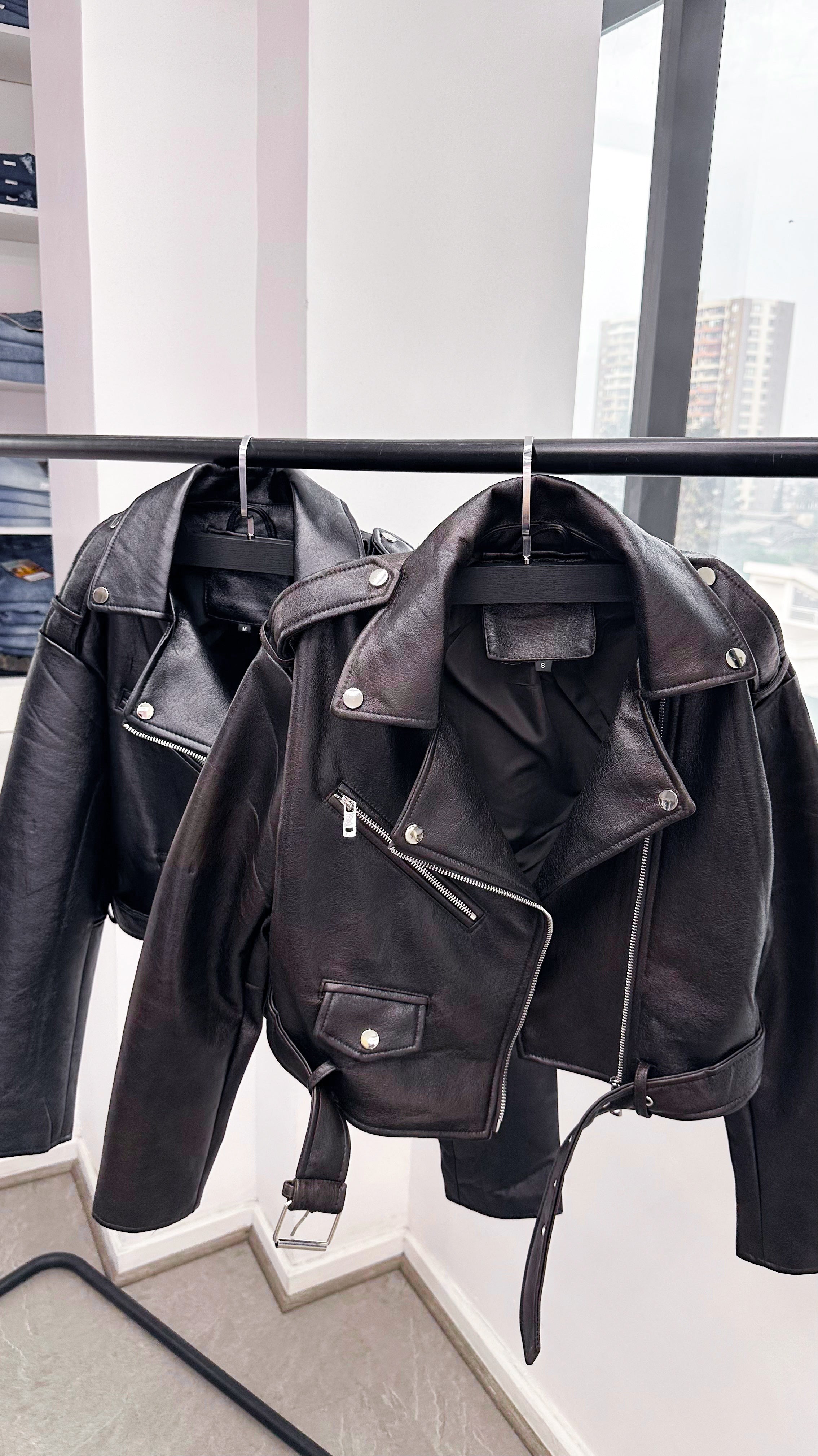 JACKET ECOCUERO CIERRES