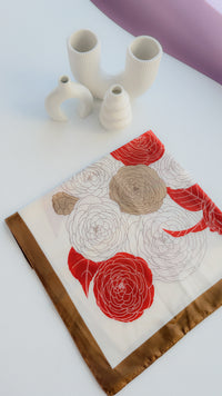 PAÑUELO FLORES NUDES 90x90