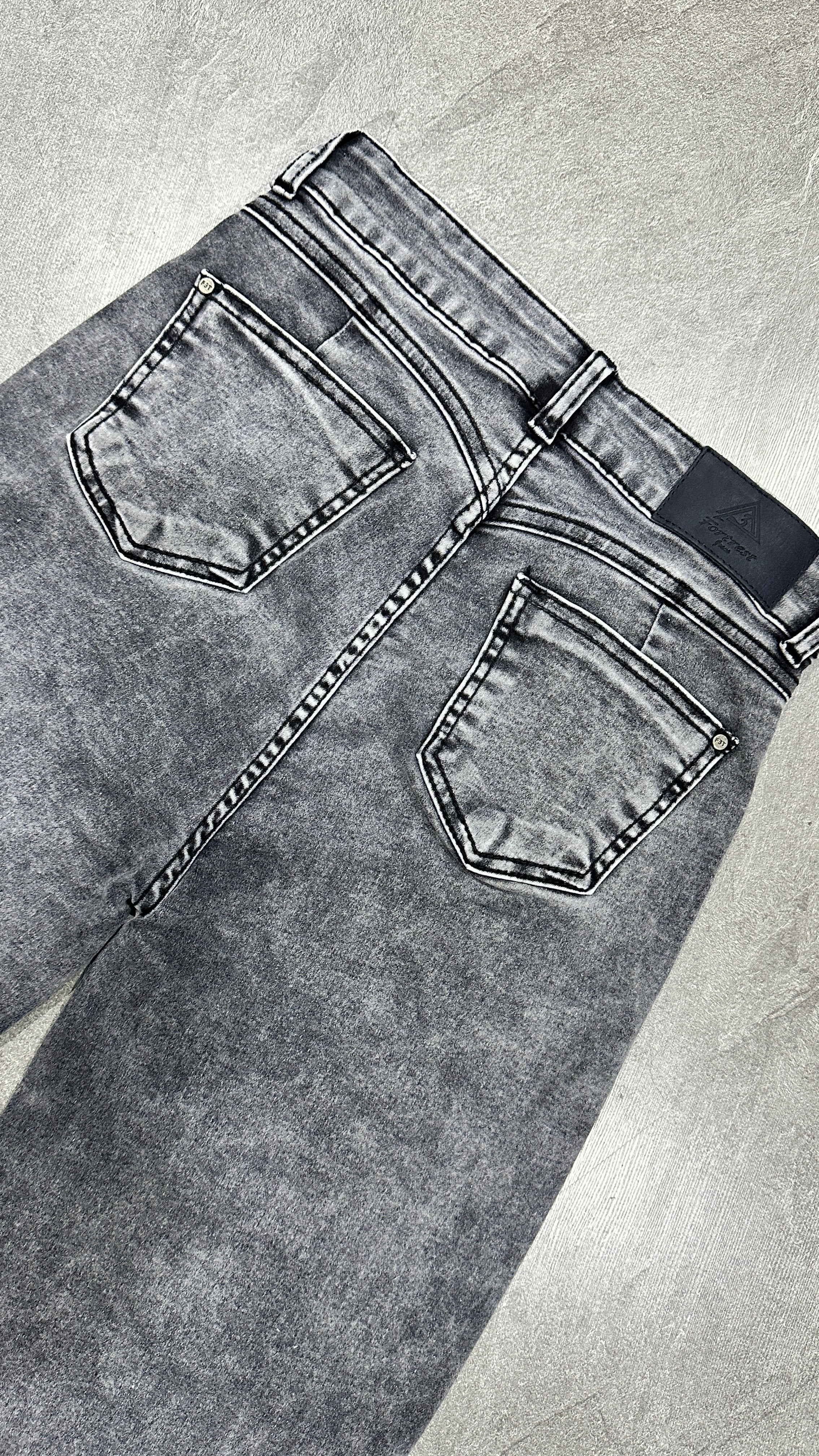WIDE LEG GREY FOCALIZADO