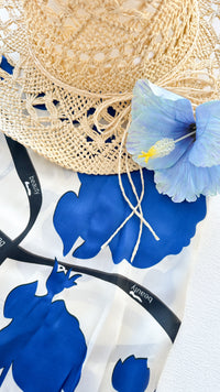 PAÑUELO FLOR AZUL 90x90