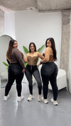 JEANS CONTROL DE ABDOMEN NEGRO FOCALIZADO
