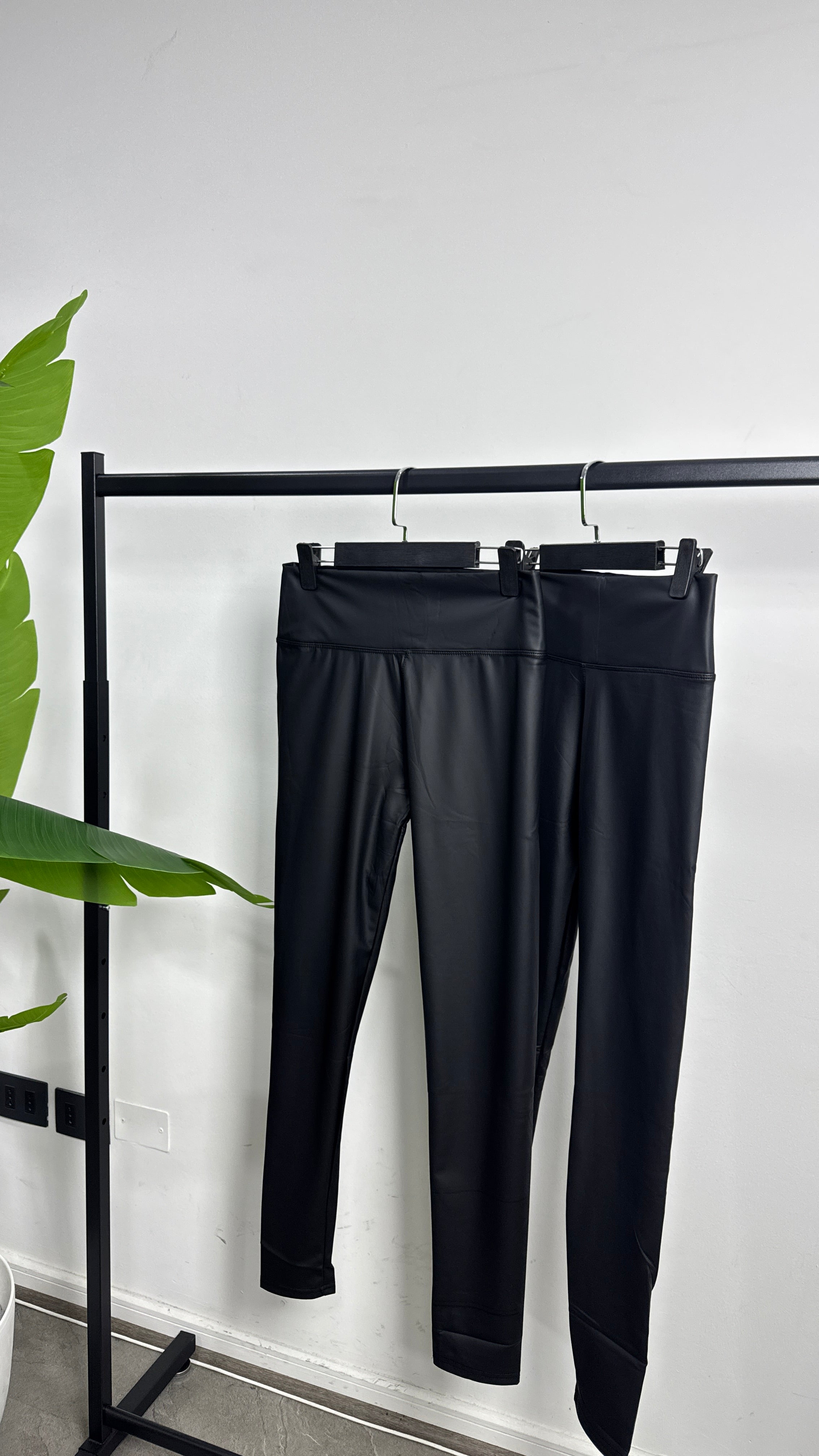 PANTS ECO CUERO