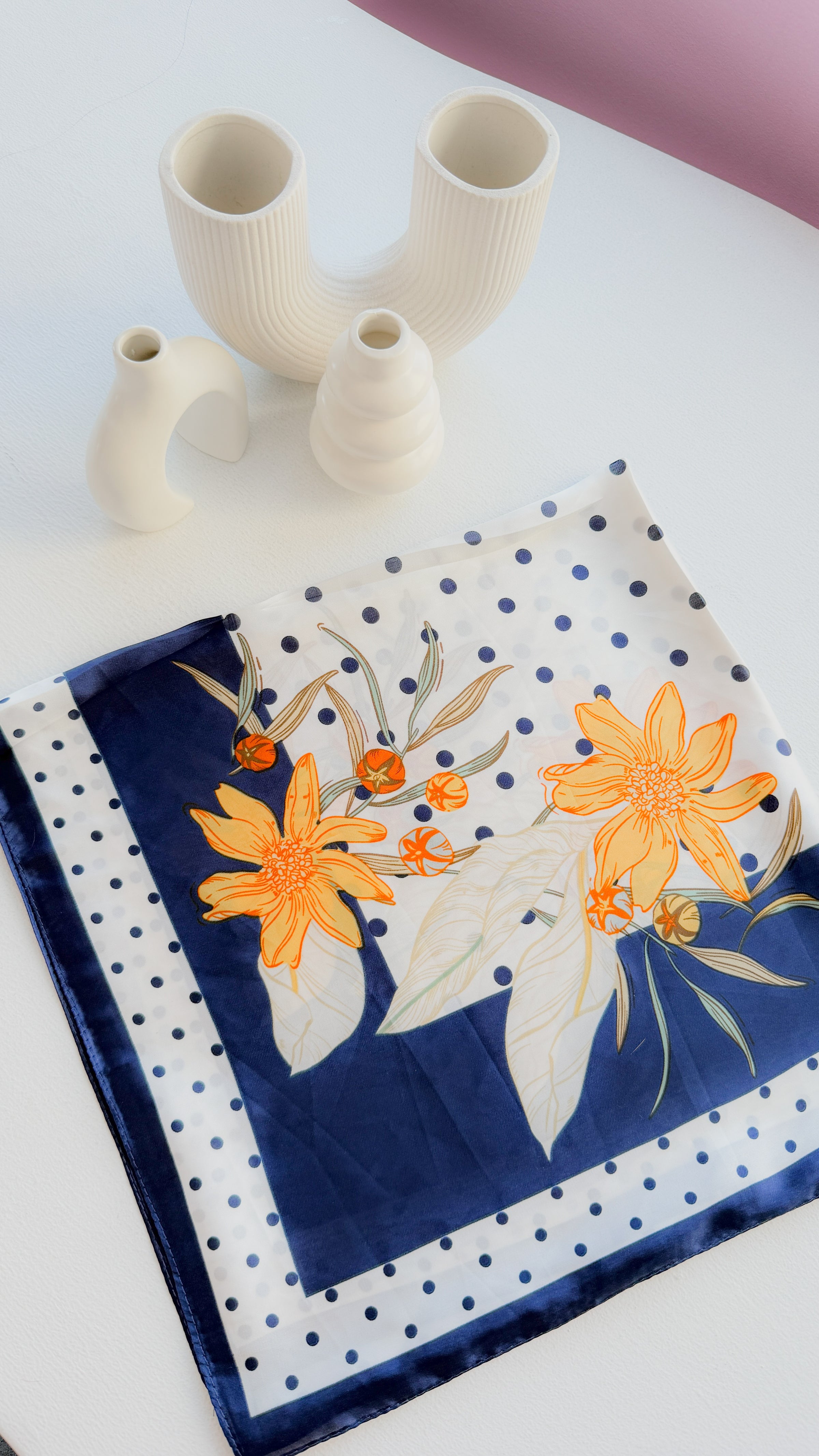 PAÑUELO FLOR PUNTOS 70x70