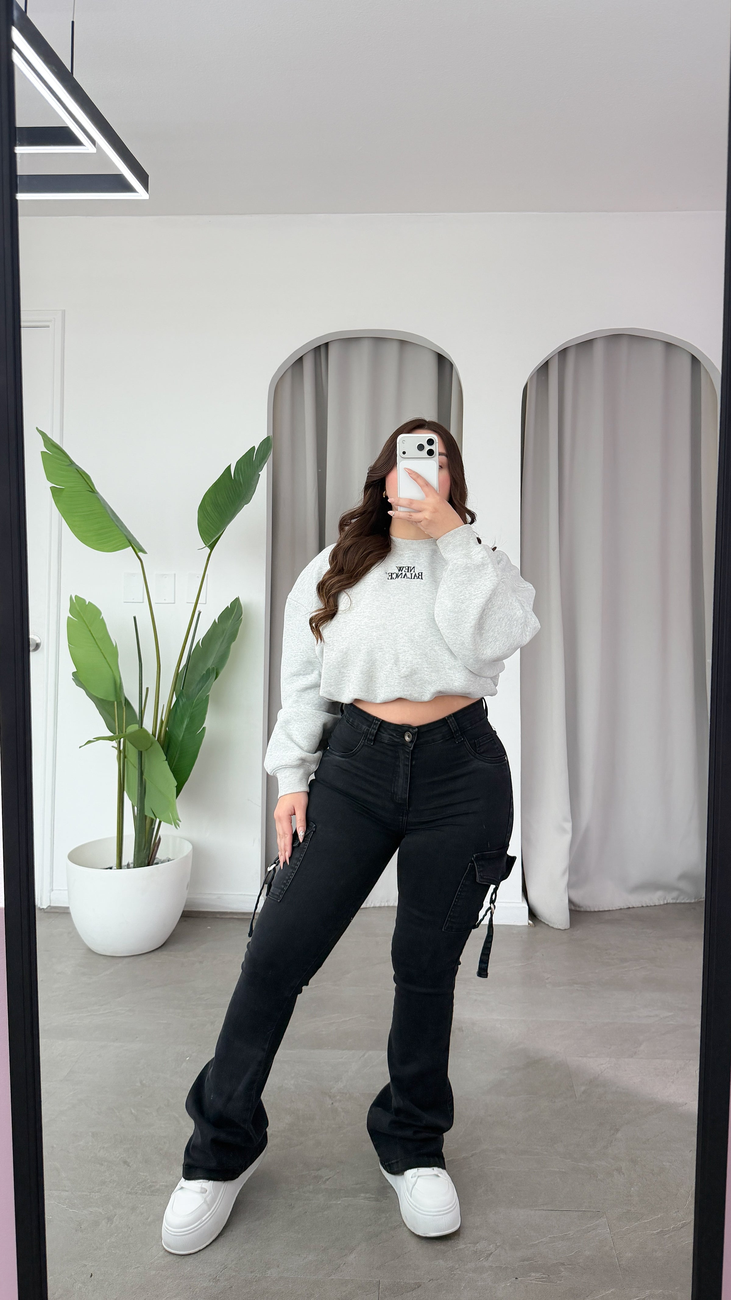 JEANS FLARE CARGO NEGRO