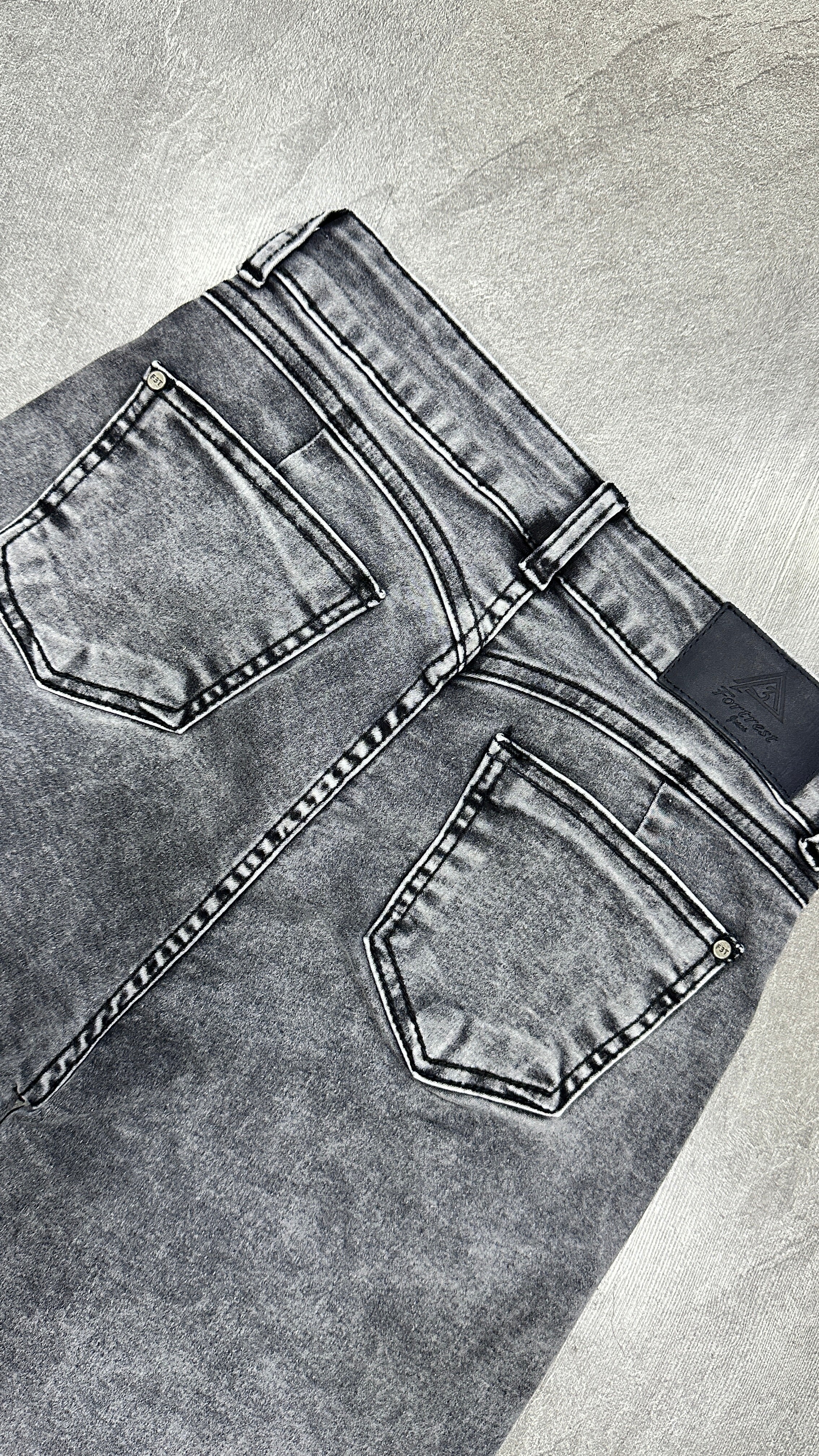 WIDE LEG GREY FOCALIZADO