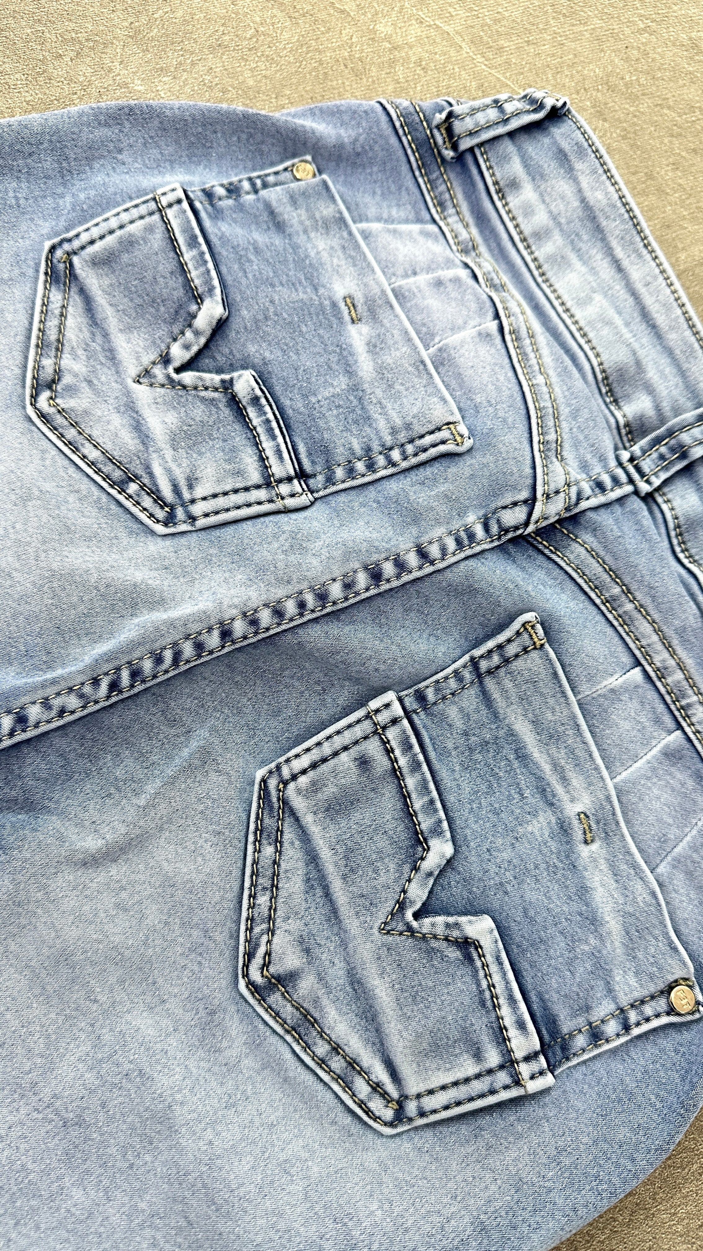 JEANS SKINNY CELESTE AURA x FOR3T(0539)