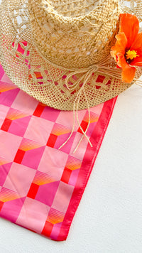 PAÑUELO GEO ROSADO 70x70