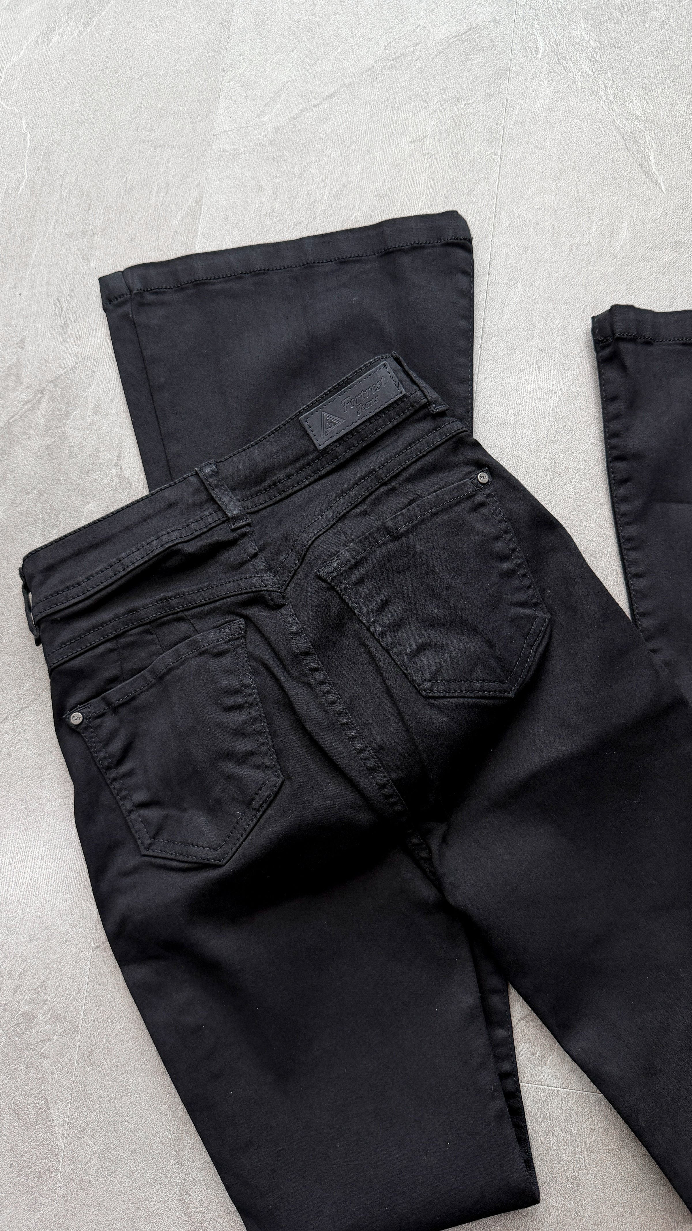 FLARE BÁSICO NEGRO FOR3T